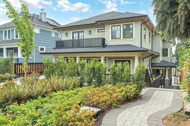 261 265 W 6 St, North Vancouver: a new 3-home multiplex with homes listed for sale